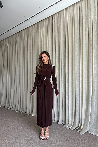 Önü Büzgülü Toka Detaylı Uzun Elbise - Kahve - MAT Collection